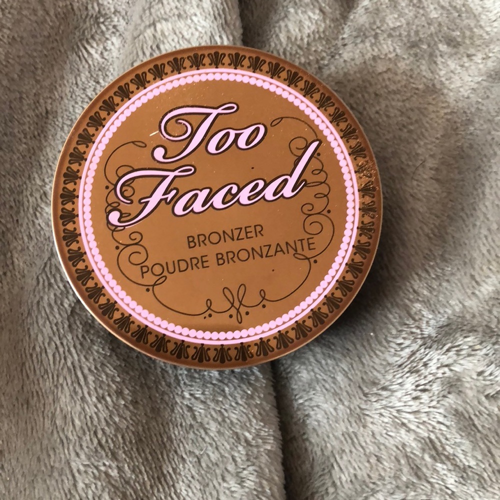 Too Faced Bronzer/ Highlight